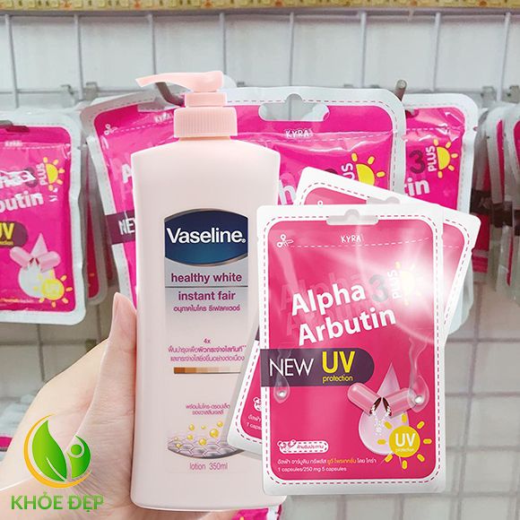 Trộn bột kích trắng Alpha Arbutin vào vaselin hoặc sữa dưỡng thể và thoa đều để dưỡng trắng da